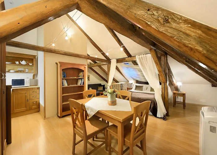 캐슬 뷰 아파트먼트 *