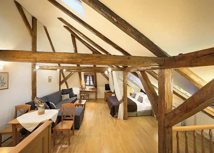 캐슬 뷰 아파트먼트 *